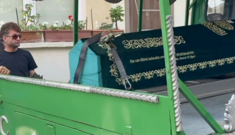  Annem gitti baba... Güllü son yolculuğuna uğurlanıyor