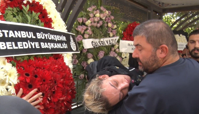 Kızının feryadı yürekleri dağladı: Annem gitti baba... Güllü son yolculuğuna uğurlandı