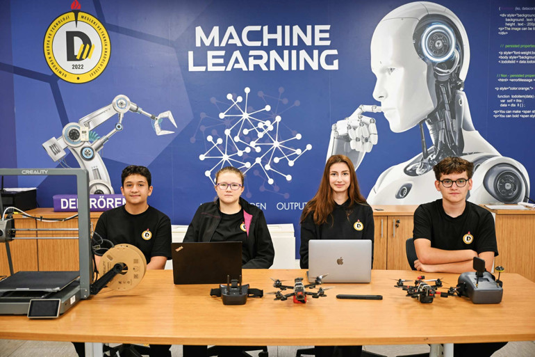 Demirören Medya ve Teknoloji Mesleki ve Teknik Anadolu Lisesi Yapay Zekâ Bölümü öğrencileri: ‘Dünyanın yeni dilini liseden öğrenmek bizi ileri taşıyacak’