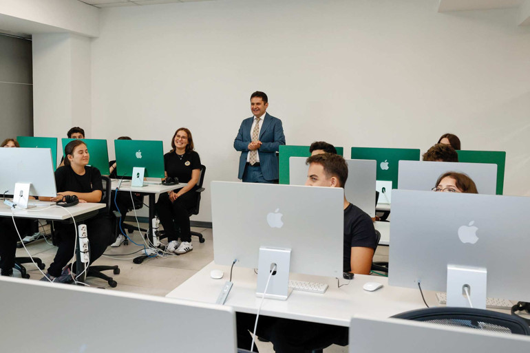 Demirören Medya ve Teknoloji Mesleki ve Teknik Anadolu Lisesi Yapay Zekâ Bölümü öğrencileri: ‘Dünyanın yeni dilini liseden öğrenmek bizi ileri taşıyacak’