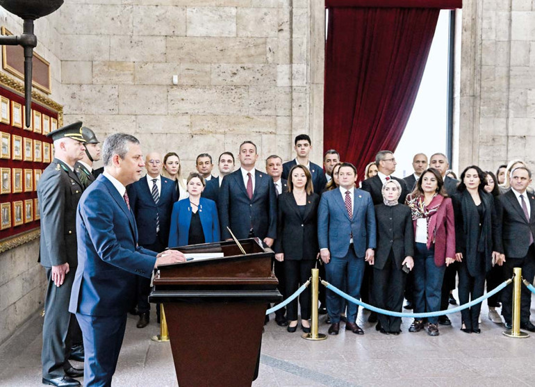Anıtkabir’i ziyaret