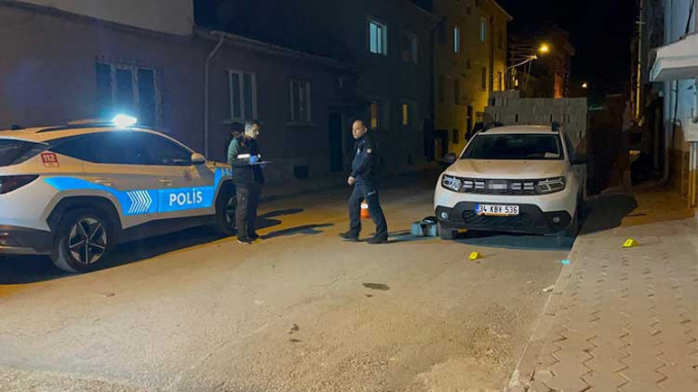 Olay çevresinde tespit edilen izler ve boş kovanlar