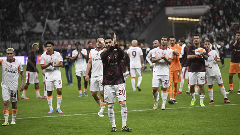 Galatasaray taraftarları ve takım