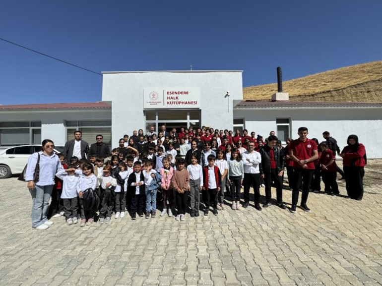Kütüphane çalışma ve etkinlik alanı