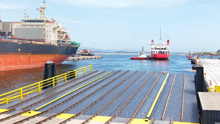Marmara Denizi’nde gemi-ray taşımacılığı başladı