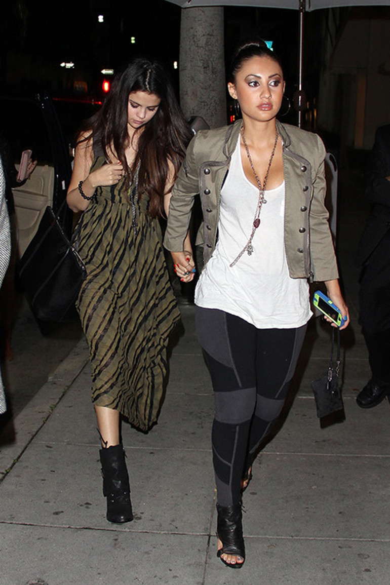 Bu gelinliği giymeyi bile ona borçlusun... Sende hiç vefa yokmuş Selena