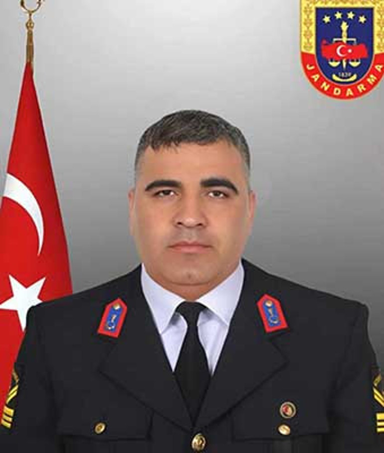 Aksarayda jandarma aracına minibüs çarptı: 2 asker şehit, 1 sivil hayatını kaybetti