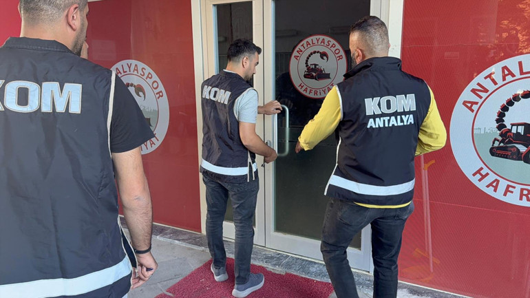 Son dakika... Antalya Büyükşehir Belediyesi’ne yönelik 6ncı dalga rüşvet operasyonu: Gözaltı sayısı 22ye yükseldi