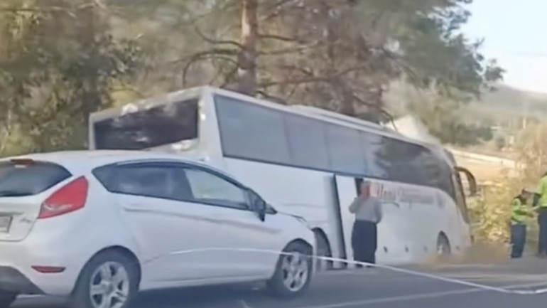 Adıyaman'da otobüs ile otomobil çarpıştı