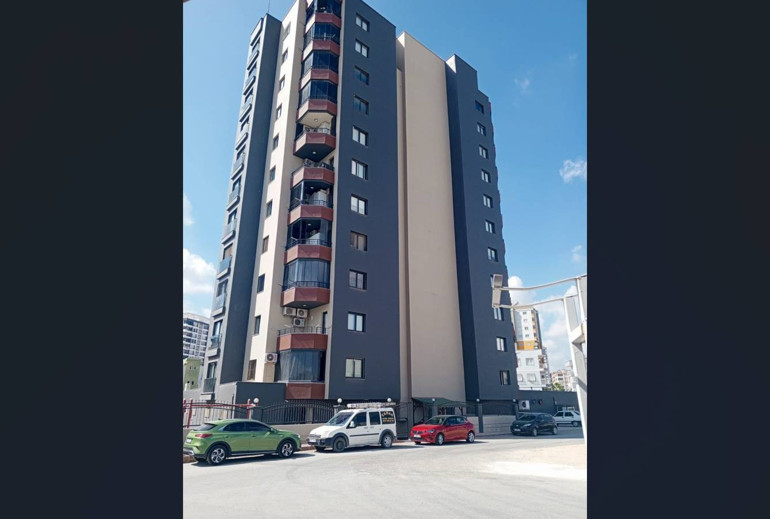 Apartmanda asansör kabini 7. kattan düştü