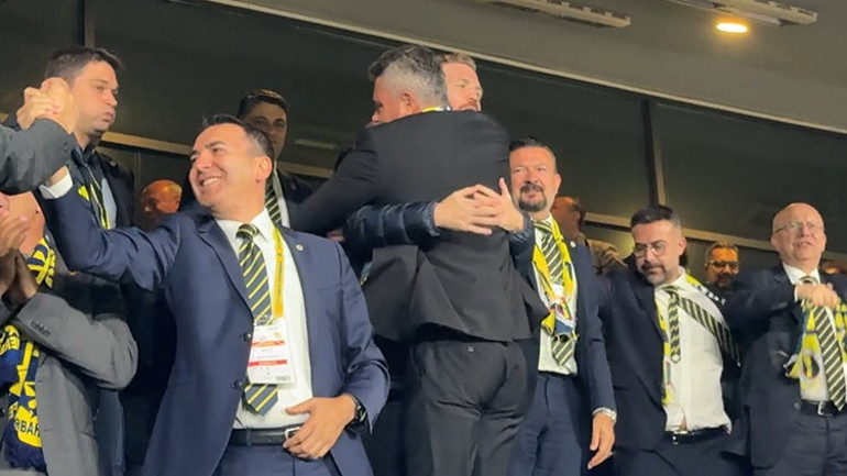 Fenerbahçe Başkanı ve oyuncu maç sevinci