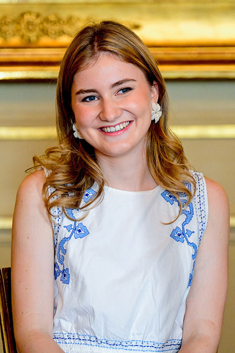 Kızının adı aşk dedikodularına karıştı... Ceketini omzuna atıp hemen onun yanına koşturdu