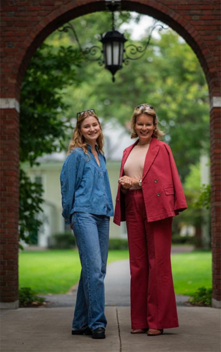 Kızının adı aşk dedikodularına karıştı... Ceketini omzuna atıp hemen onun yanına koşturdu