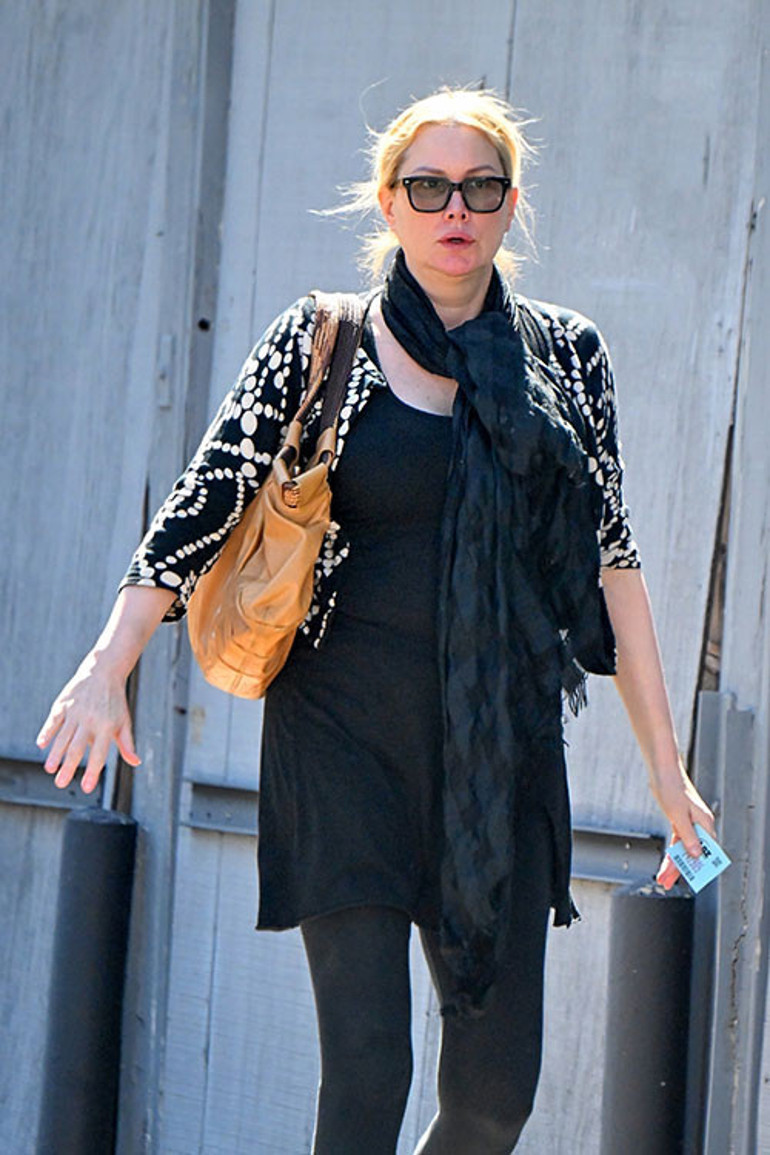 Parasızlıktan çocuklarını aç yatırıyordu... Şimdi komşularının kapısına dayanıp küfür ediyor... Ünlü oyuncunun çöküşü