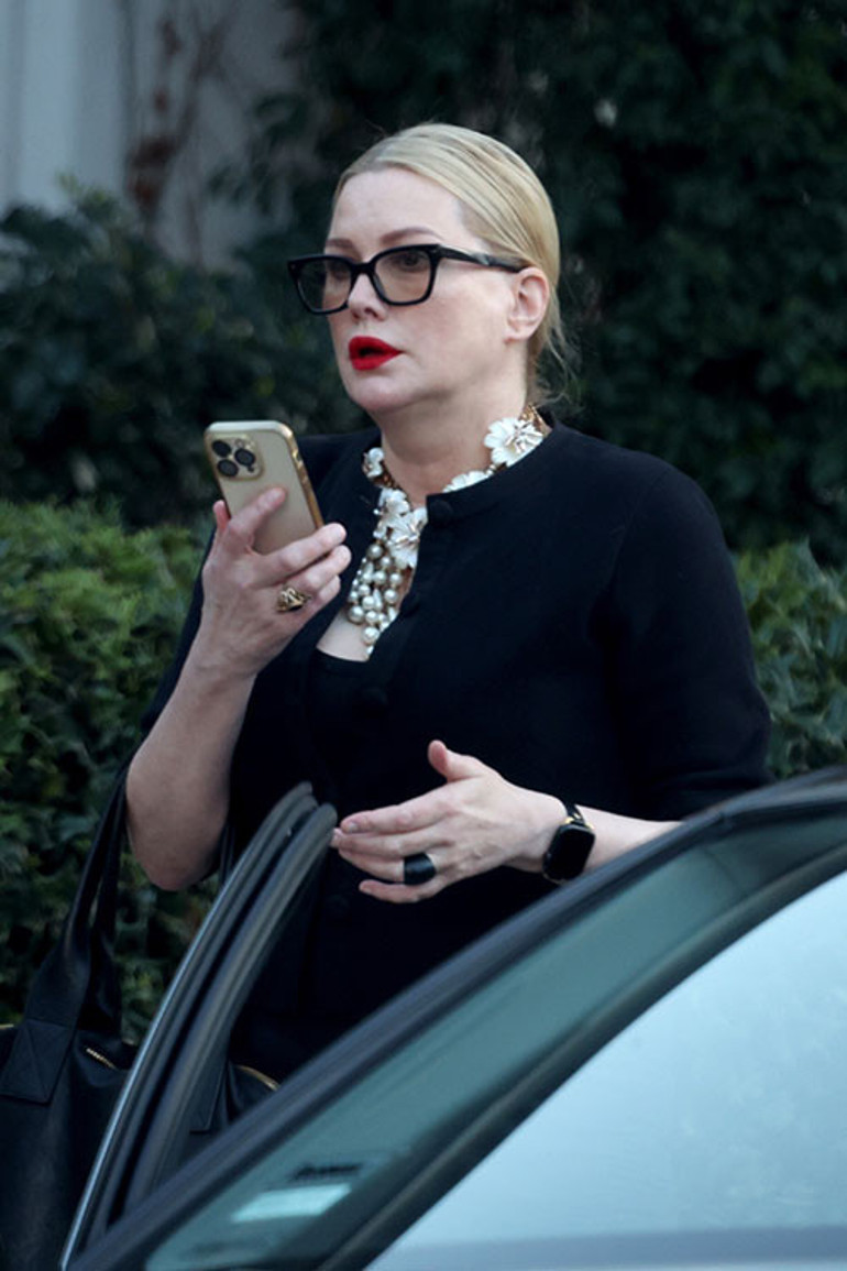 Parasızlıktan çocuklarını aç yatırıyordu... Şimdi komşularının kapısına dayanıp küfür ediyor... Ünlü oyuncunun çöküşü