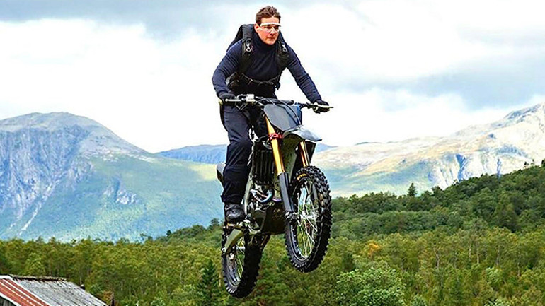 Bu kez görevimiz tehlike değil, görevimiz düğün Her şeyin en görkemlisini istiyor: Ya uzayda ya da denizin altında evlenecekler