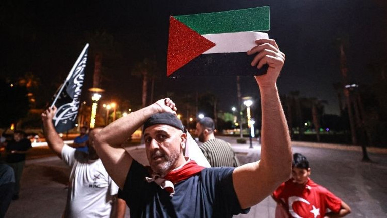 Adana'da Gazze yardım filosuna saldırıya karşı düzenlenen protestodan görüntü