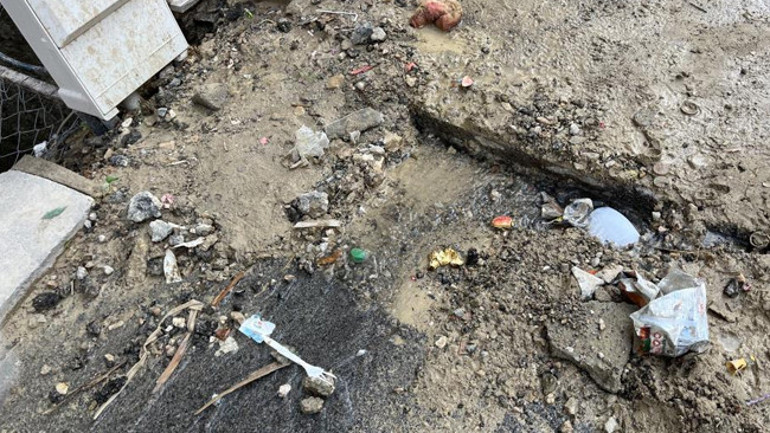 Evlerin içlerine kadar ulaşan su nedeniyle yapısal kaygılar artıyor