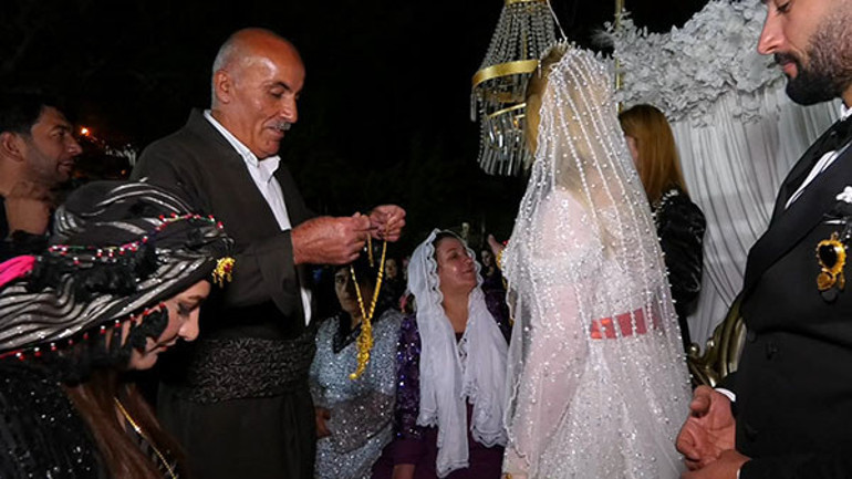 Düğün 2 gün 2 gece sürdü Geline 1.5 kilo altın, damada 3 milyon TL takıldı