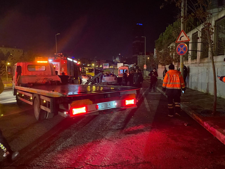 Ümraniyede feci kaza Otomobil bariyere çarptı: 1 ölü, 1 ağır yaralı