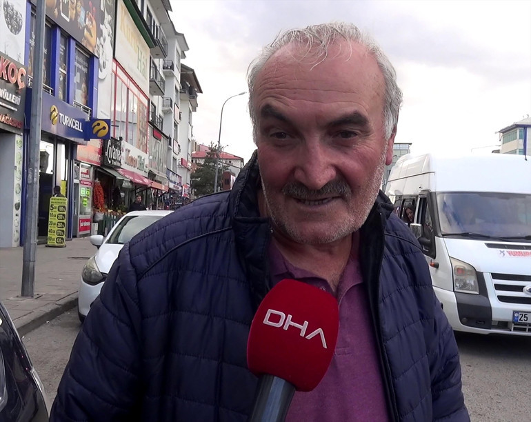 Polis ekipleri olay yerinde inceleme yaparken
