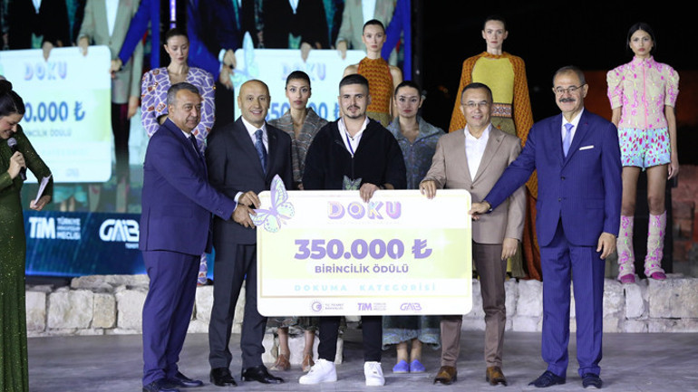 Tarihi Kale’de yarıştılar Doku Kumaş Tasarım Yarışması’nda Ödüller Sahiplerini Buldu