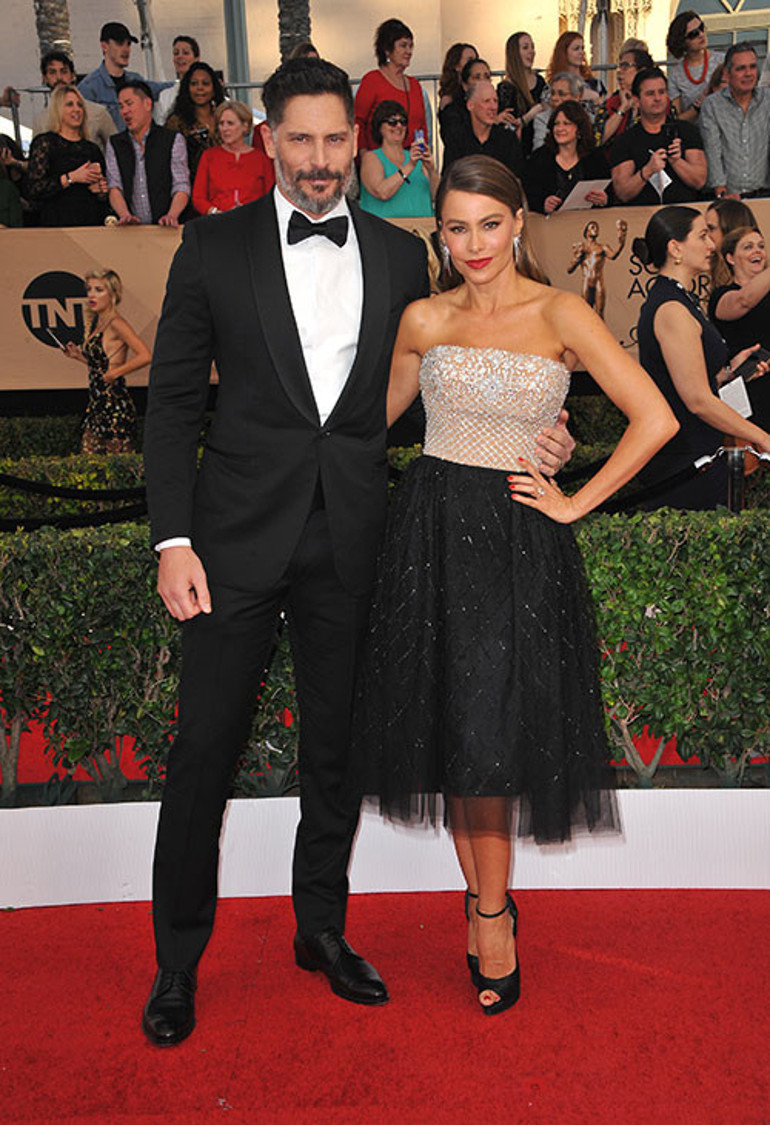 Bekarım, keyfime bakıyorum dedi... Boynu altın zincirli esrarengiz bir adamla ortaya çıktı