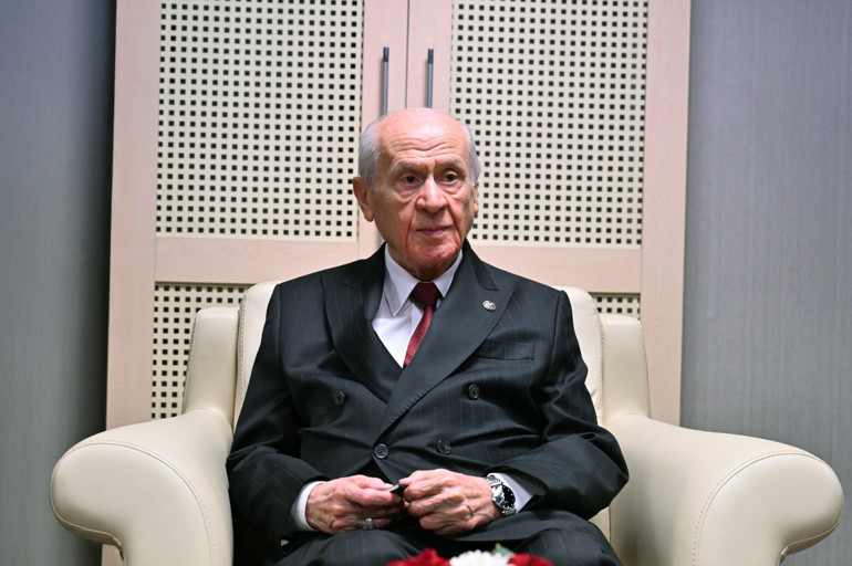 MHP lideri açılış töreninde konuşma yapıyor