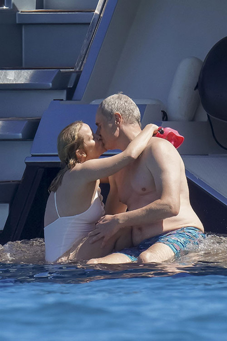 Milyarder sevgilisi ona kalp ağrısı oldu: Sana çok aşığım, içim gidiyor ama hemen evlenemem