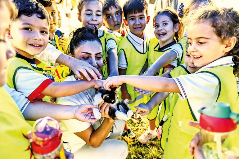 Demirören MTAL’den patili dostlara mama