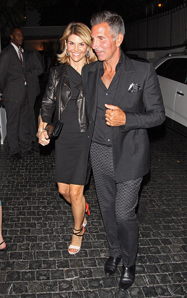 Kızlarını üniversiteye sokmak için rüşvet verip ikisi de hapse düşmüştü… Ünlü çiftin 28 yıllık evliliği bitti