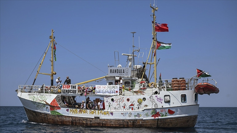 Aktivistler vazgeçmiyor: 11 gemi ablukayı yarmak için Gazze yolunda