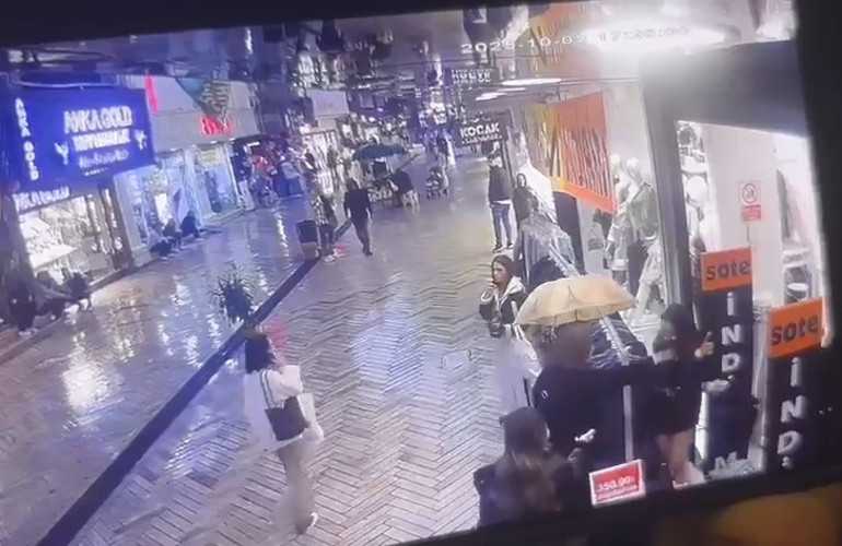 Mağaza önünde yaşanan tartışmanın güvenlik kamerası görüntüsü