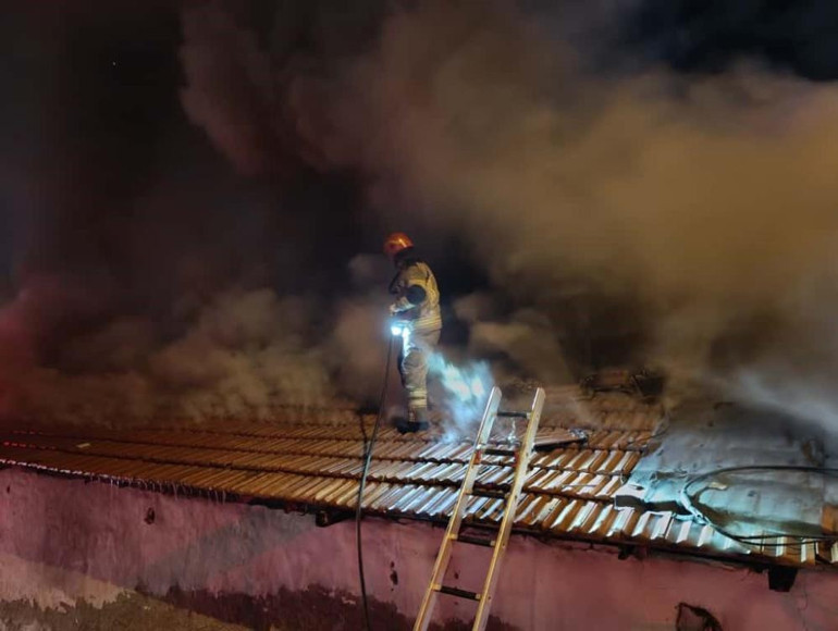 Bursa Küplüpınar Mahallesi'nde çıkan yangın görüntüsü