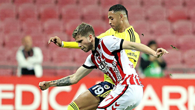 Samsunspor-Fenerbahçe maçı sonrası Nihat Kahveci’den sert eleştiri ‘Fenomen, dokunulamaz’