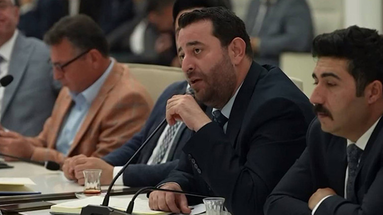 Bakan Kuruma teşekkür eden İşçi Partili belediye başkanına sosyal medya linci | Tepkilere böyle yanıt verdi