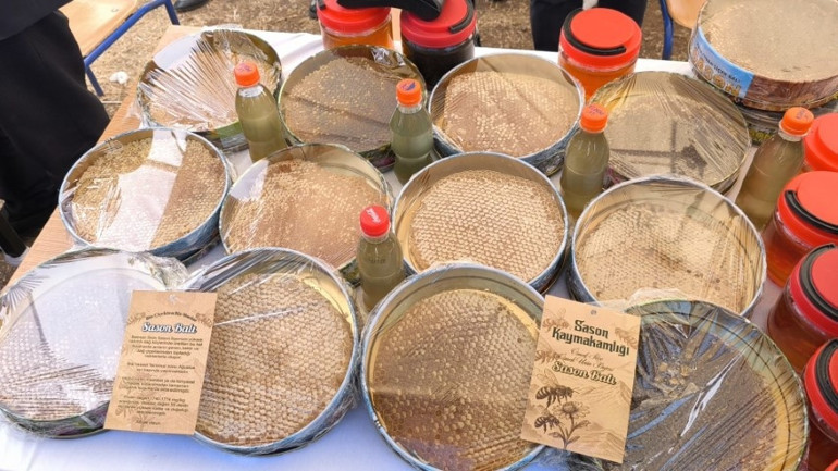 Tahminlerinizin çok üstünde... Açık artırmaya sunuldu: 1 kilo balın satıldığı fiyat dudak uçuklattı