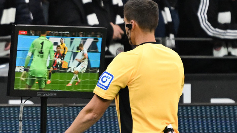 Merz, VAR’a karşı