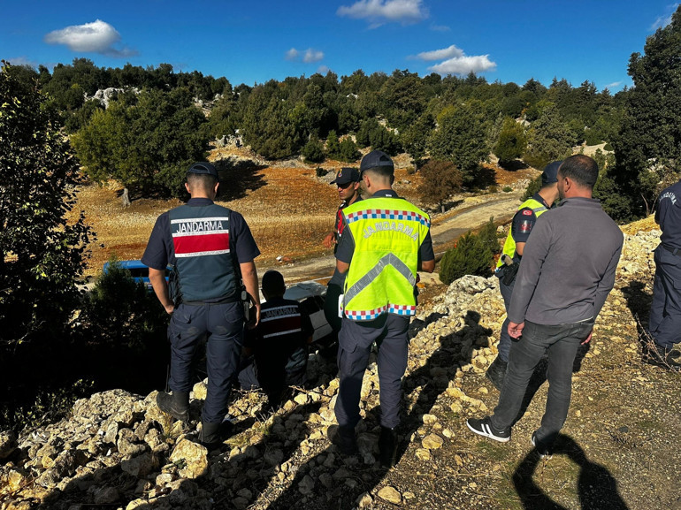 Mersin’de feci kaza Tarım işçilerini taşıyan minibüs şarampole devrildi: 4 can kaybı, 14 yaralı