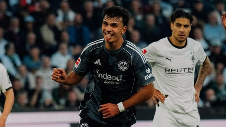 Can Uzun maçta gol sevincinde
