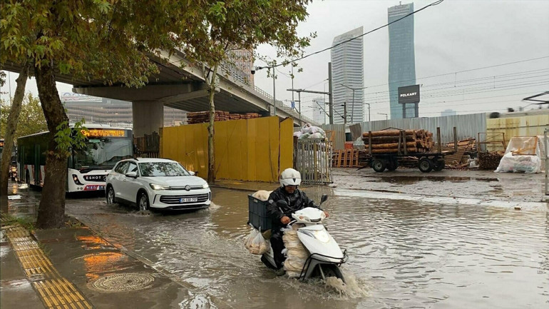 Son dakika... Dikkat 55 kentte turuncu ve sarı alarm... Meteorolojiden kuvvetli yağış ve fırtına uyarısı