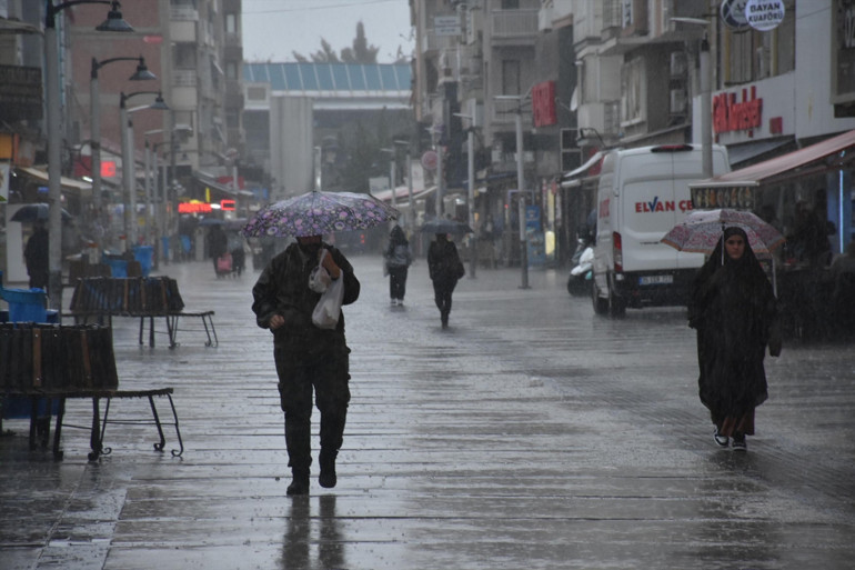 Son dakika... Dikkat 55 kentte turuncu ve sarı alarm... Meteorolojiden kuvvetli yağış ve fırtına uyarısı