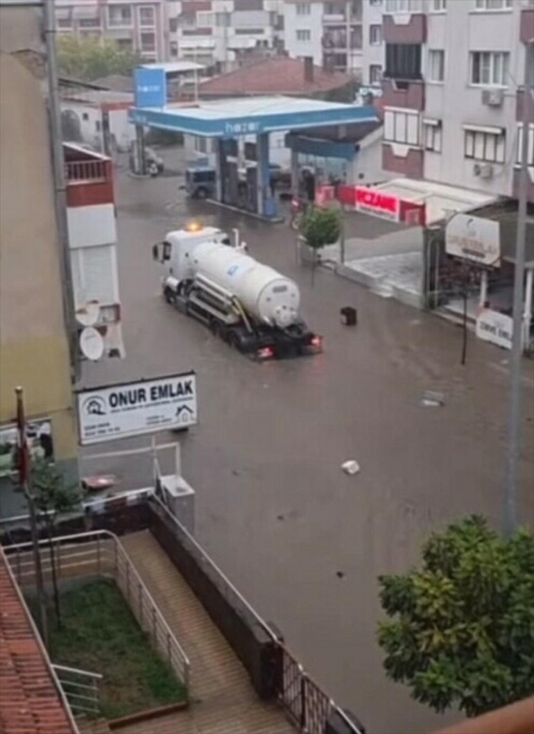 Son dakika... Dikkat 55 kentte turuncu ve sarı alarm... Meteorolojiden kuvvetli yağış ve fırtına uyarısı
