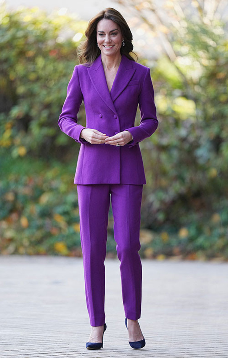 Rüzgarda etekleri açıldığı için yerden yere vurdular... Yıllar geçti, o da artık ustalaştı... Kendini basının elinden böyle kurtardı