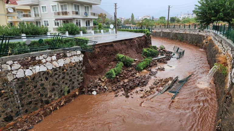 Son dakika... Dikkat 55 kentte turuncu ve sarı alarm... Meteorolojiden kuvvetli yağış ve fırtına uyarısı