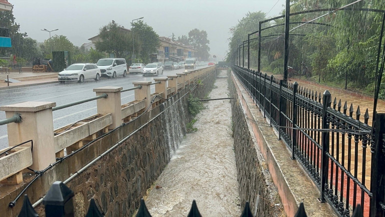 Son dakika... Dikkat 55 kentte turuncu ve sarı alarm... Meteorolojiden kuvvetli yağış ve fırtına uyarısı