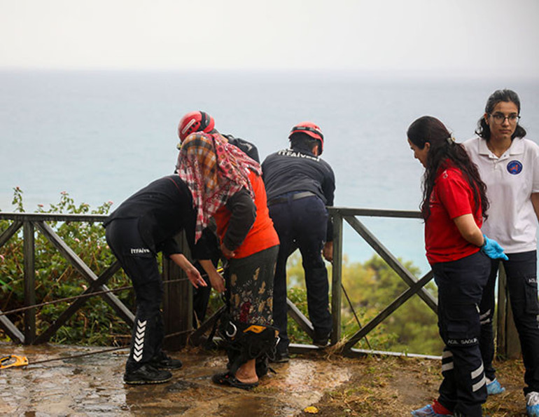 Antalyada falezlerde mahsur kaldı Kurtarıldıktan sonra bakın ne yaptı