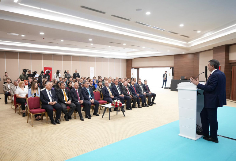 Bakan Tekinden ders bırakma eylemlerine eleştiri: Eğitim hakkına engelse o artık sendikal özgürlük değildir