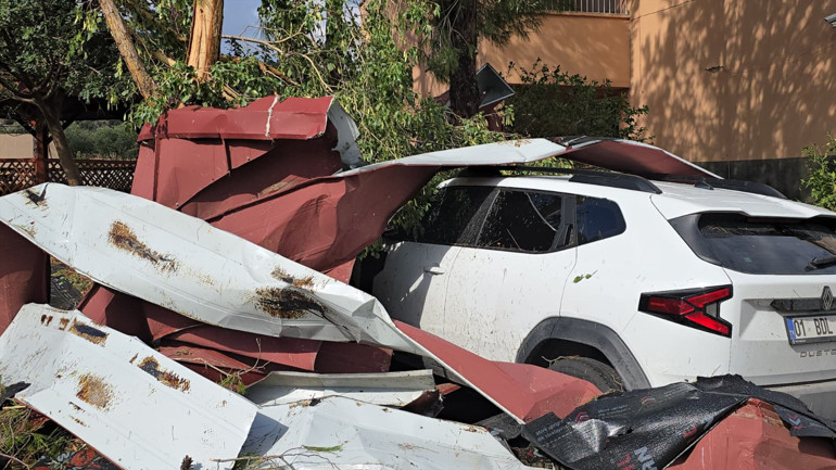 Kuvvetli yağış ve fırtınaya dikkat 36 il için turuncu ve sarı kodlu uyarı | Adanada 2 okulun çatısı uçtu, ağaçlar devrildi