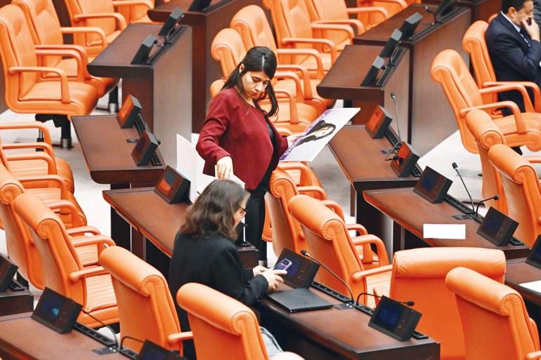 DEM’lilerden protesto